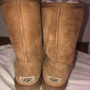 UGG chestnut brown short boots